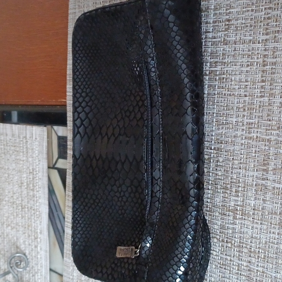 Stuart Weitzman black shoulder bag in a python texture - Picture 5 of 6